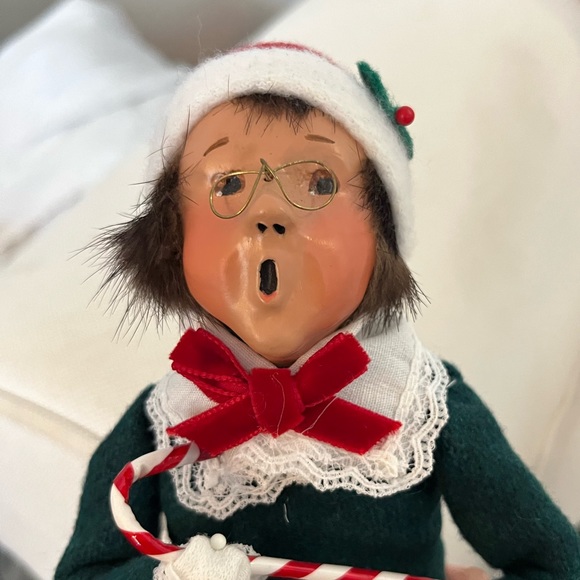 Traditional Assorted Caroler’s by By Byers’ Choice Ltd. - Picture 5 of 10